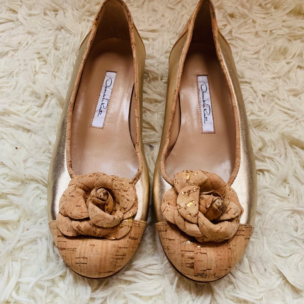 SOLD Authentic Oscar de la Renta  gold cork flats